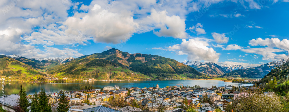 奥地利泽勒湖的山景