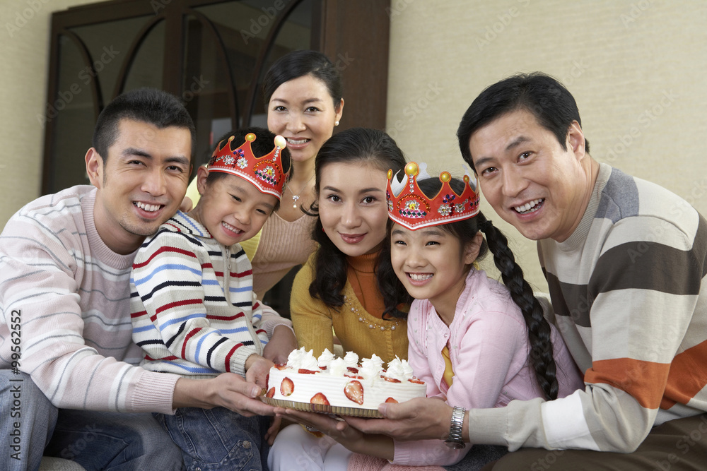 家人庆祝生日