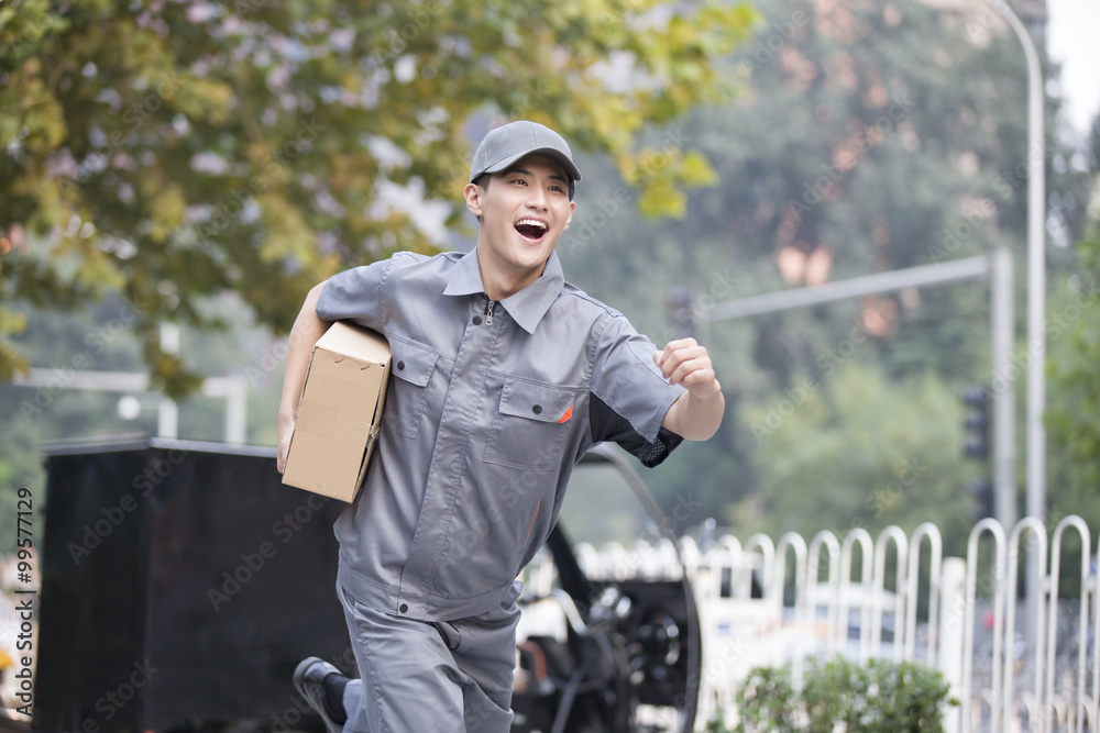 Delivery person delivering package