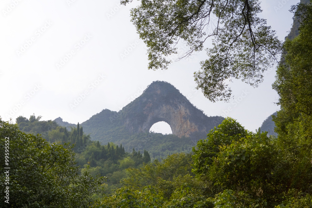 拱形岩层