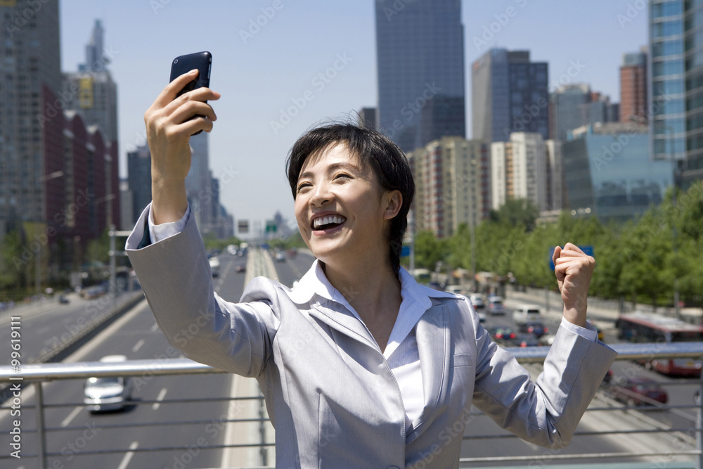 城市场景中的女商人