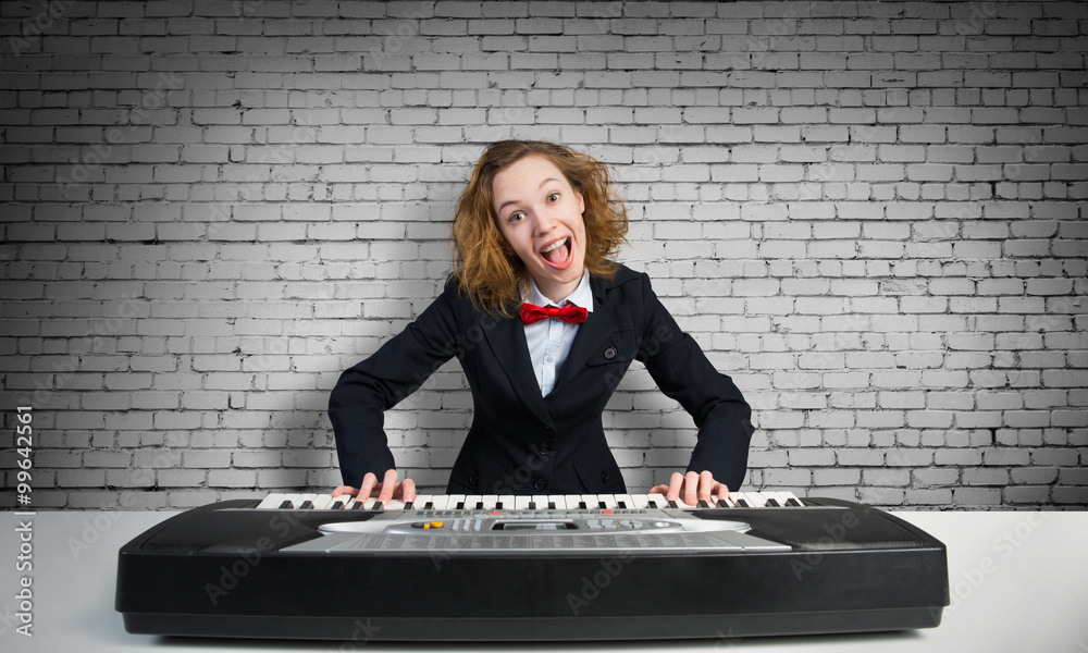 Mad woman play piano