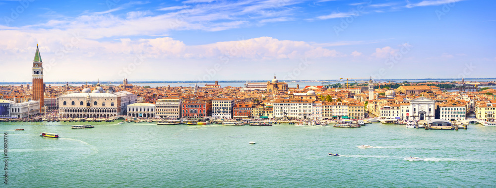 威尼斯全景鸟瞰图，圣马可广场（Piazza San Marco with Campanile an）