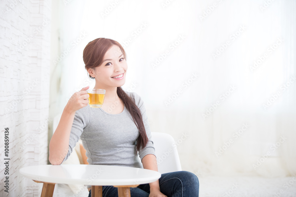 woman drink green tea