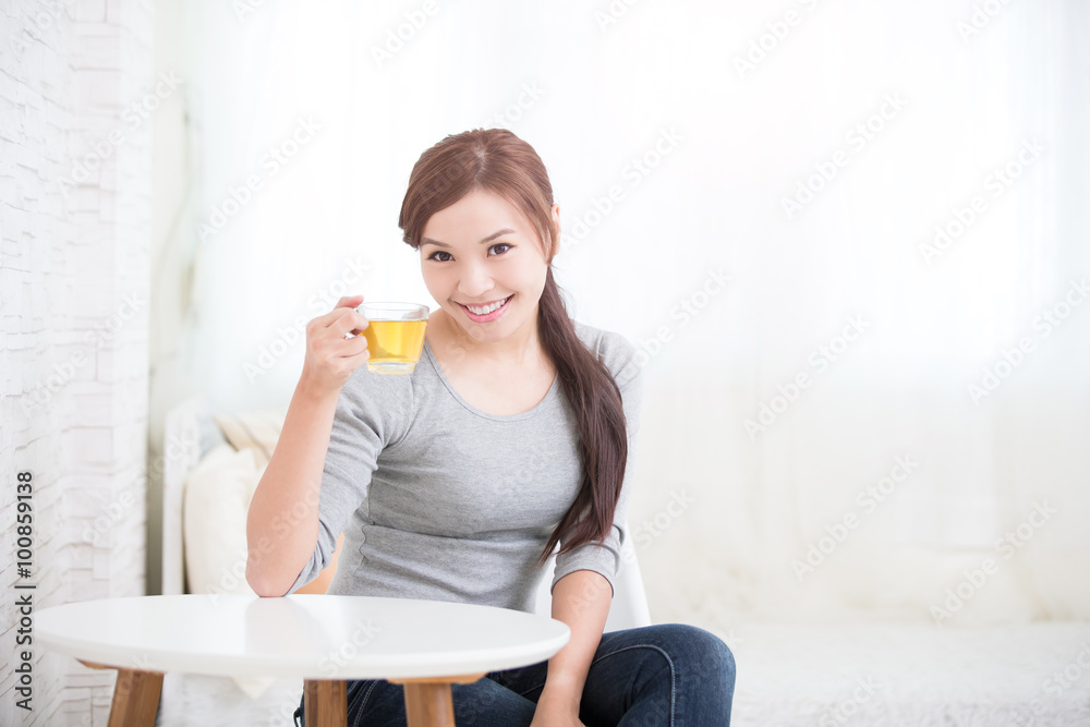 woman drink green tea