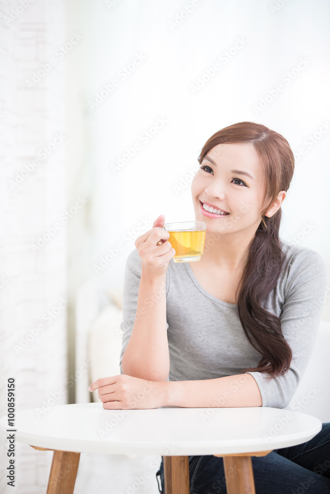 woman drink green tea