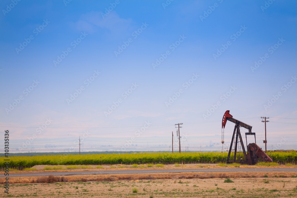 Panoramic view of California and its oil industry