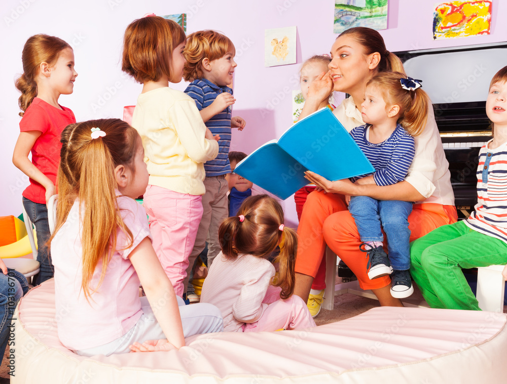 Teacher with kids read and discuss book