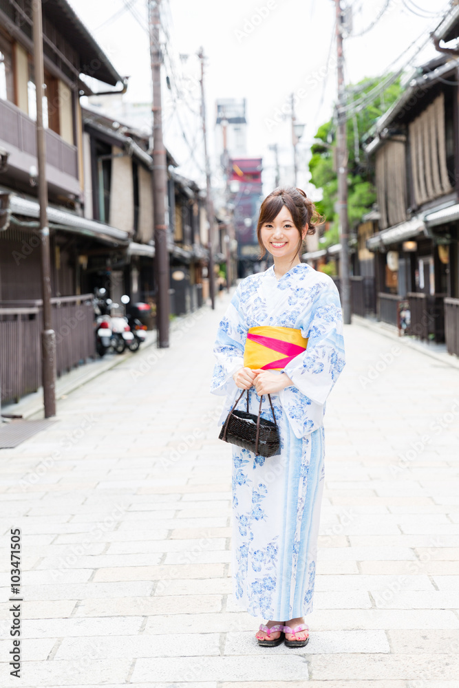 穿着和服的日本女人的画像