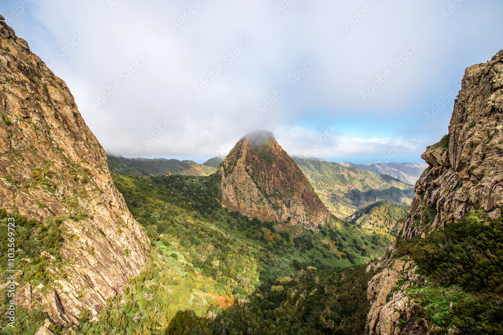 拉戈梅拉岛山景