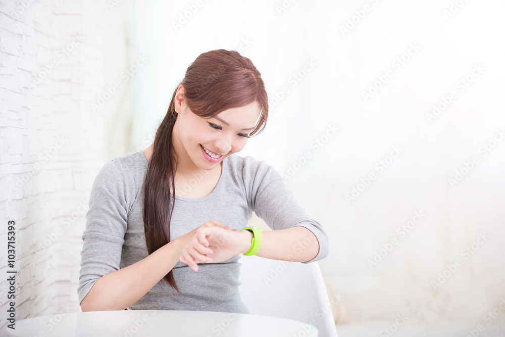 woman use smart watch