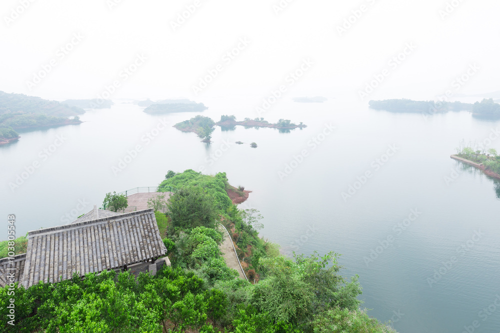 雾天千岛湖景观