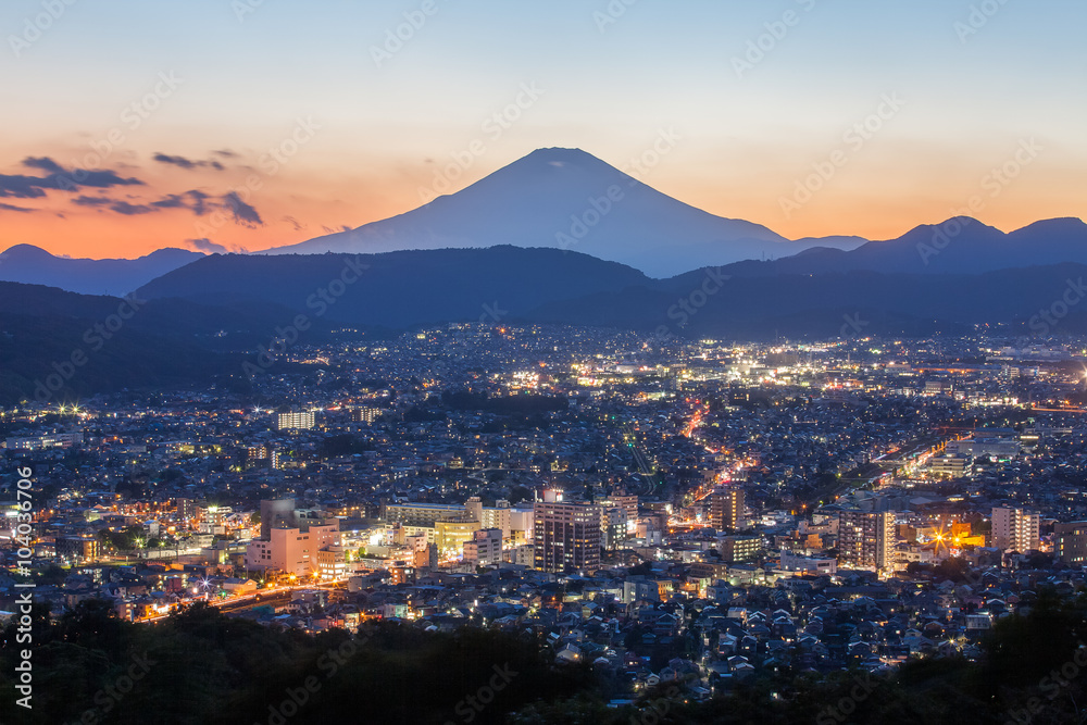 秋末富士山下的Hadano美景