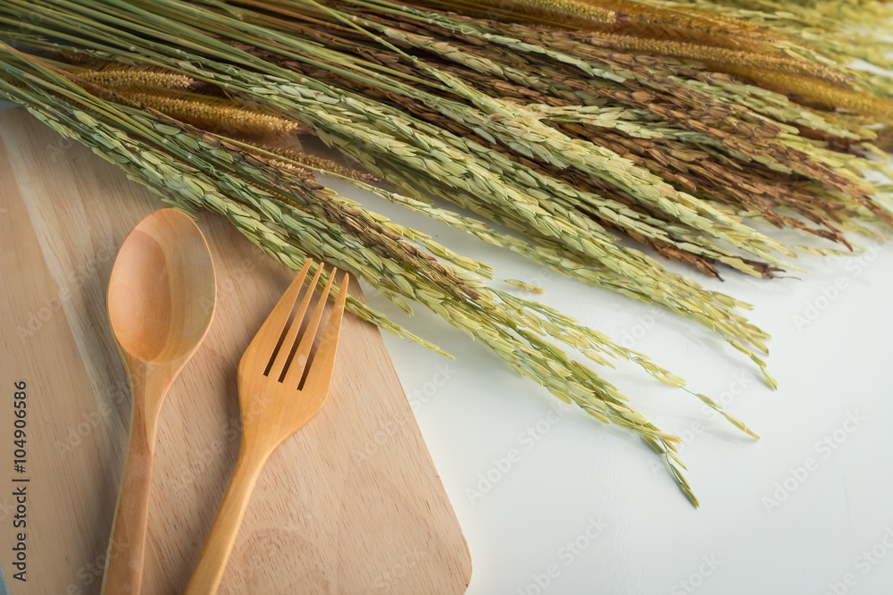 picture of the fork and spoon with the ears of wheat