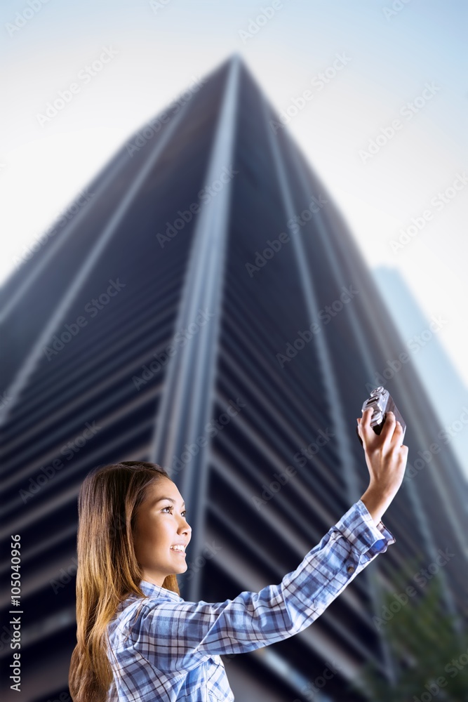 微笑的亚洲女性拍照的合成图片