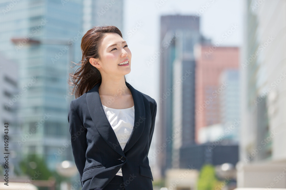 笑顔の女性　ビジネス