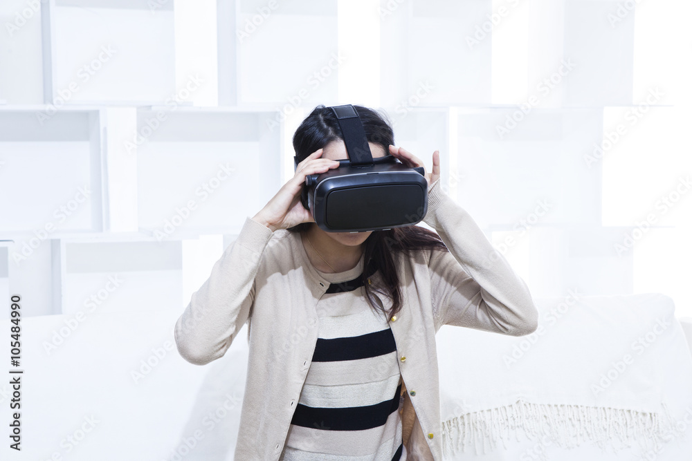 Women have to experience the virtual reality of the game