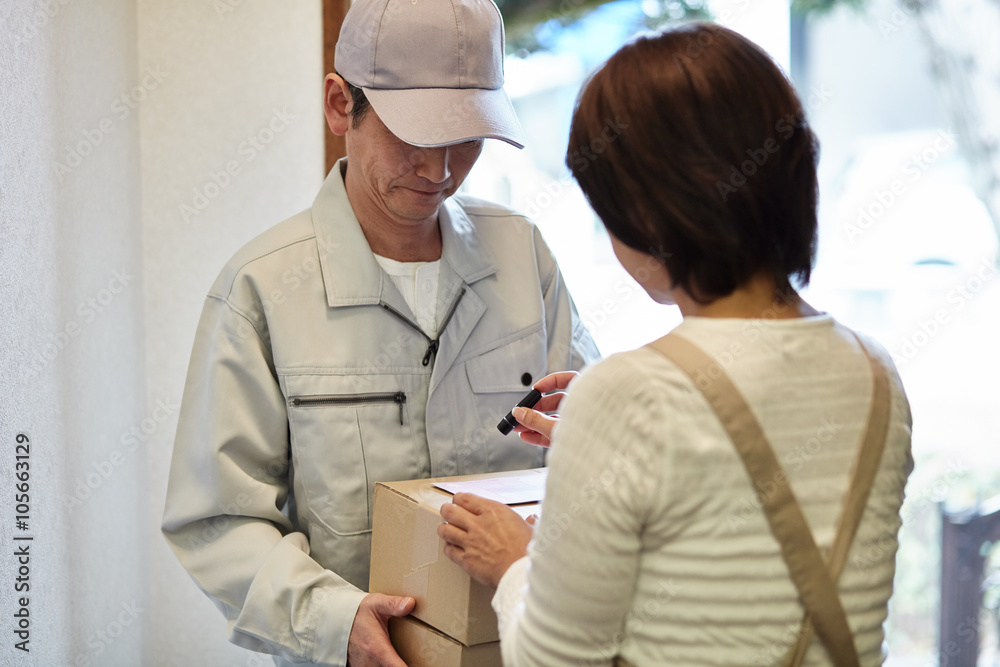 荷物を届ける運送業者