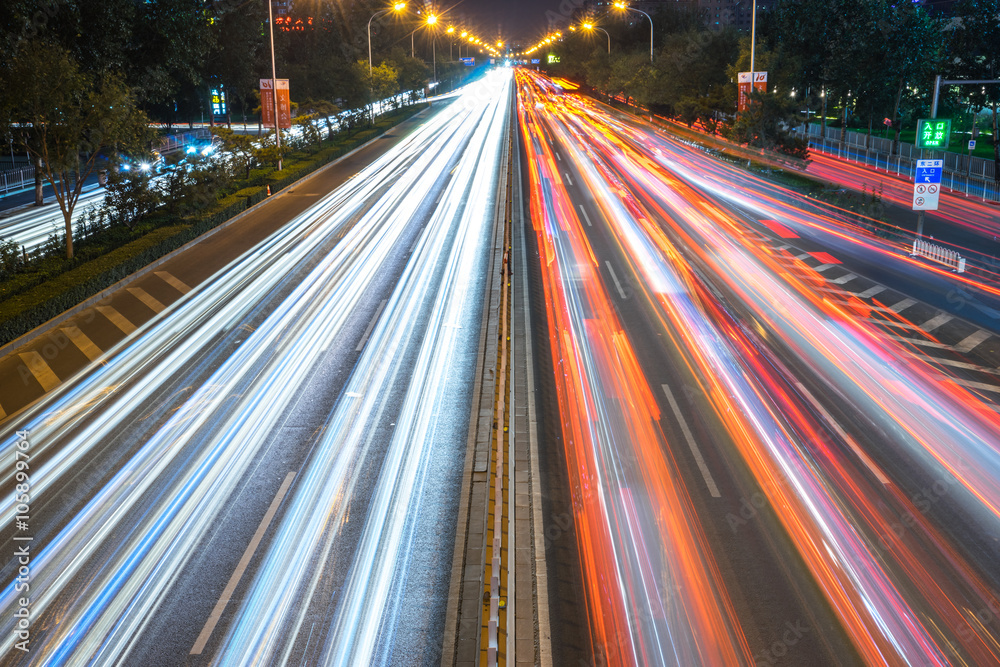 北京道路和建筑物上的交通