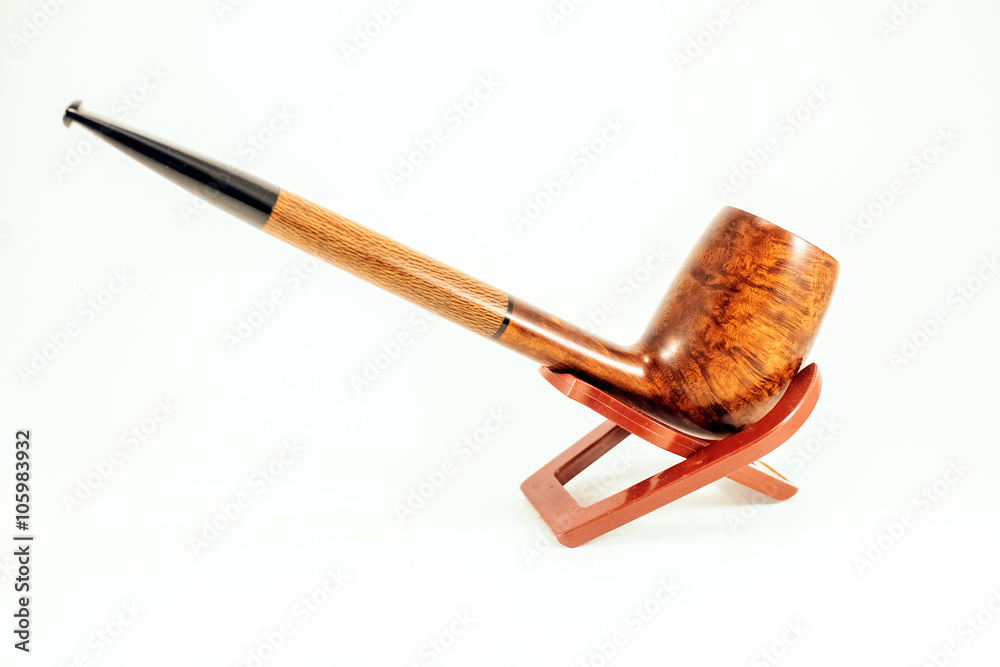 Isolatrd wooden tobacco pipe