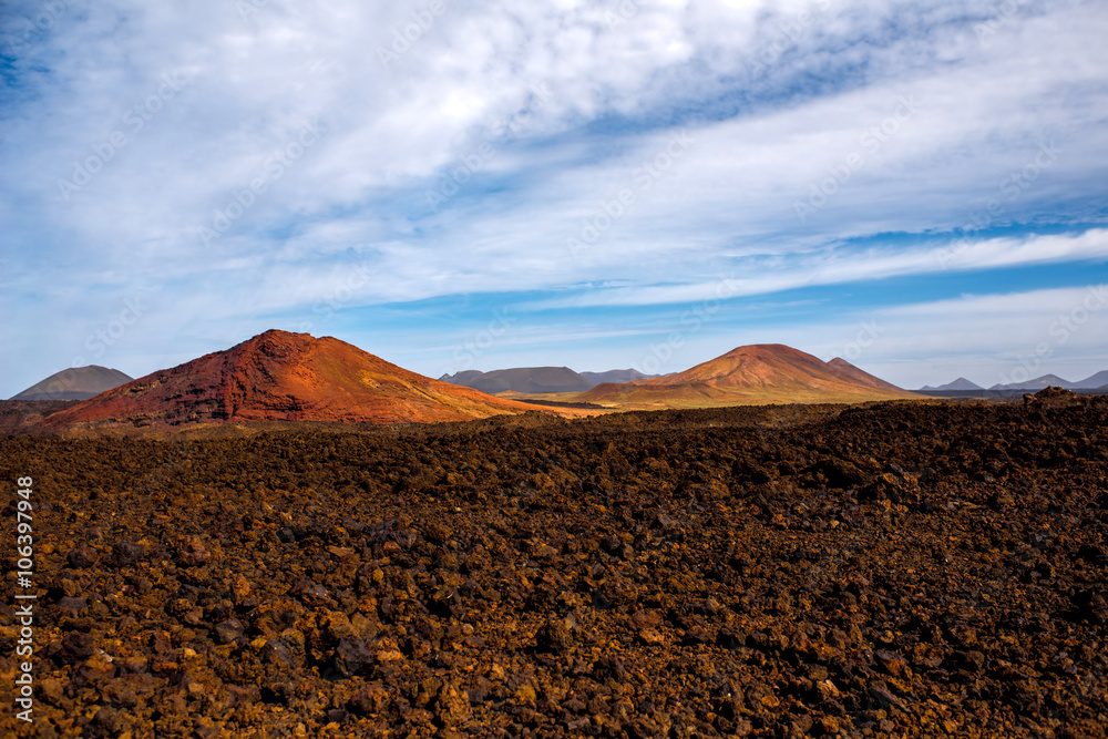 西班牙兰萨罗特岛洛斯赫维德罗斯海角附近的火山景观