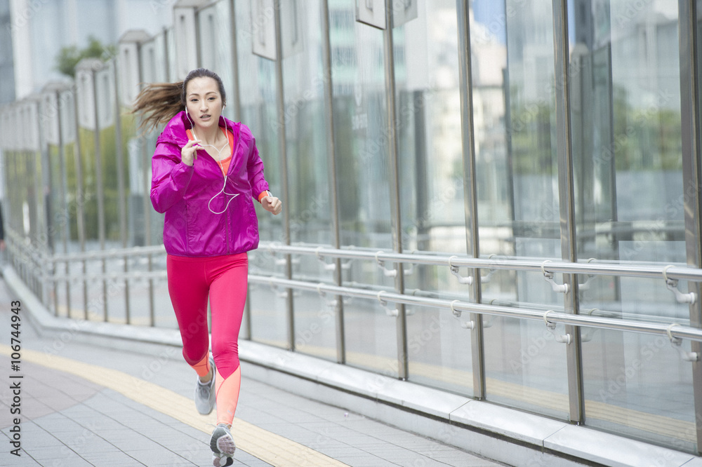 Asian women are jogging while listening to music