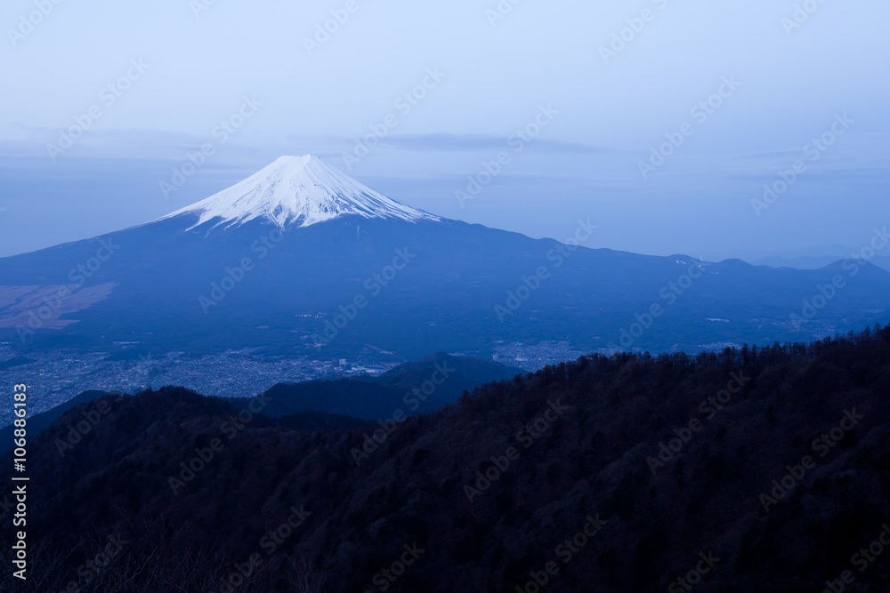 富士山和从三条治山看到的云