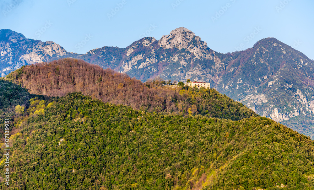 阿马尔菲海岸的拉塔里山脉