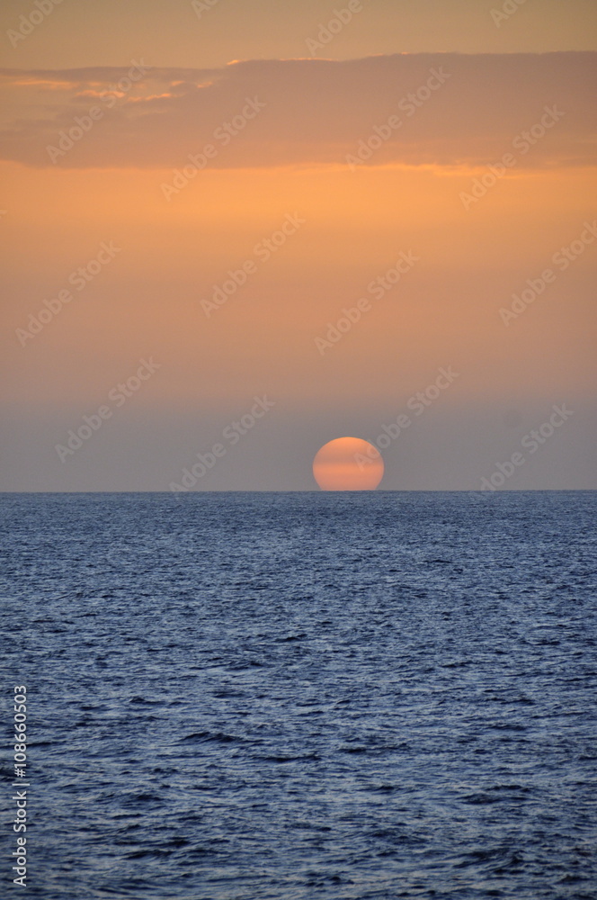 太阳沉入大海