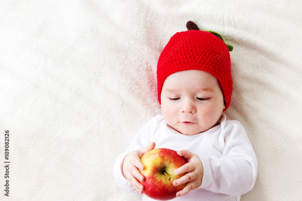 seven month old baby with apples