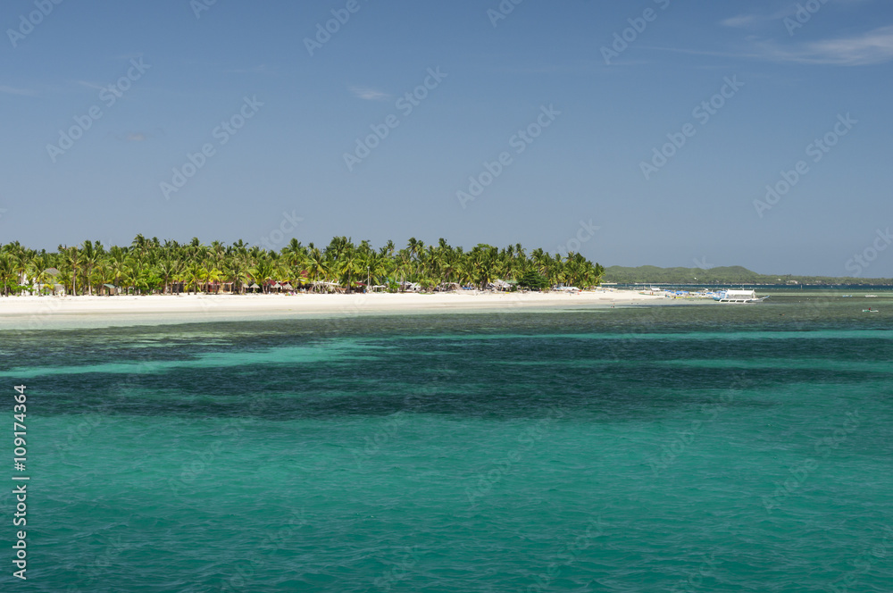 菲律宾Tropicsche Insel/Blaues Meer mit gruner tropicscher Insel