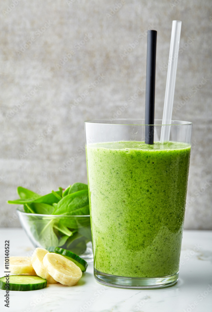 glass of green smoothie