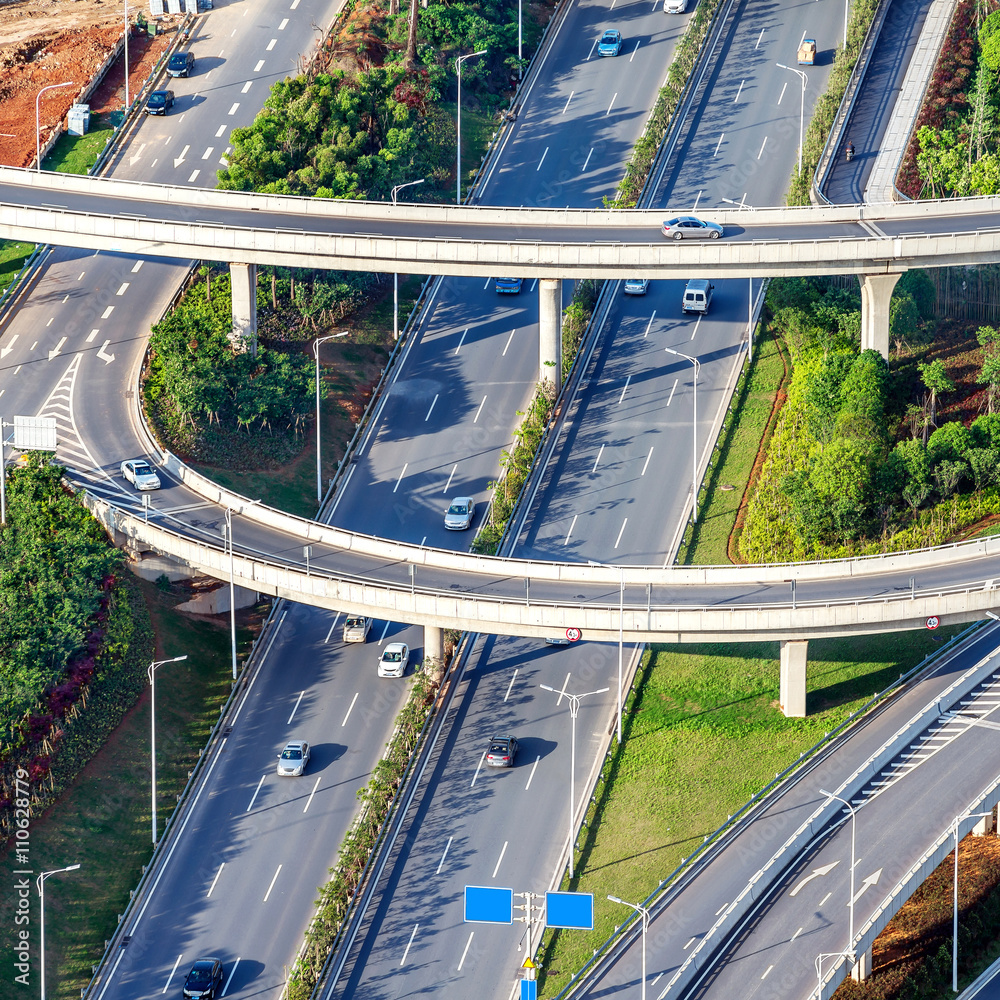 空中高速公路和汽车