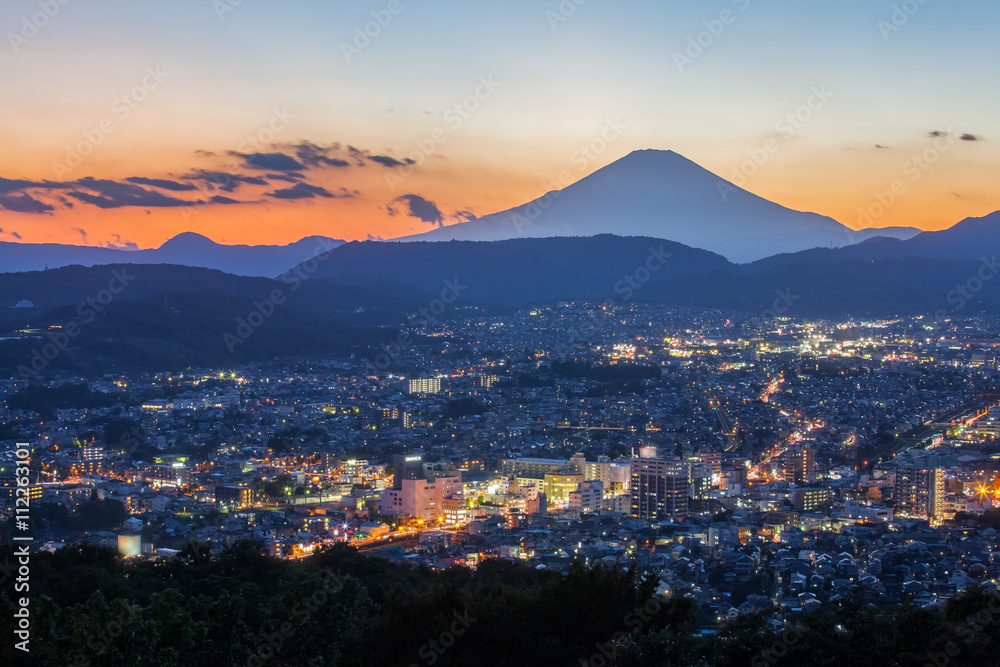 秋末富士山下的Hadano美景