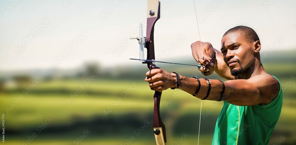 男子射箭近景图片