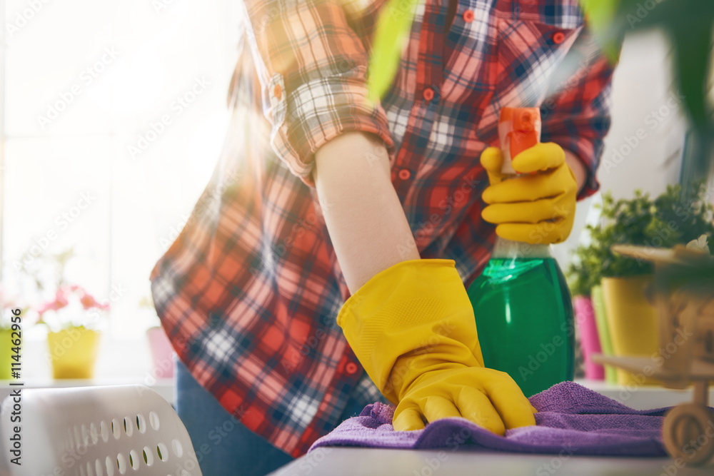 woman makes cleaning