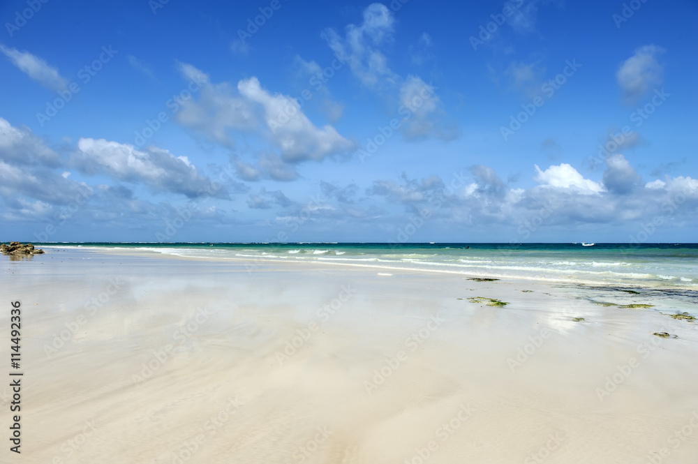 夏日海滩与海洋