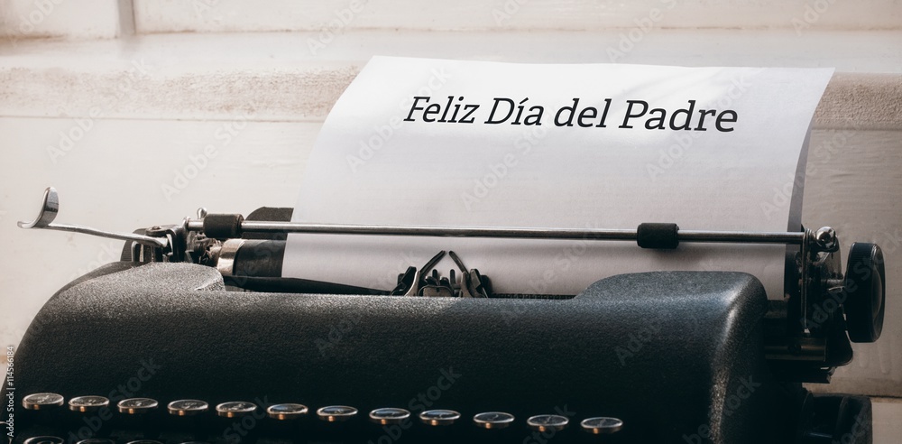 Feliz dia del padre写在纸上