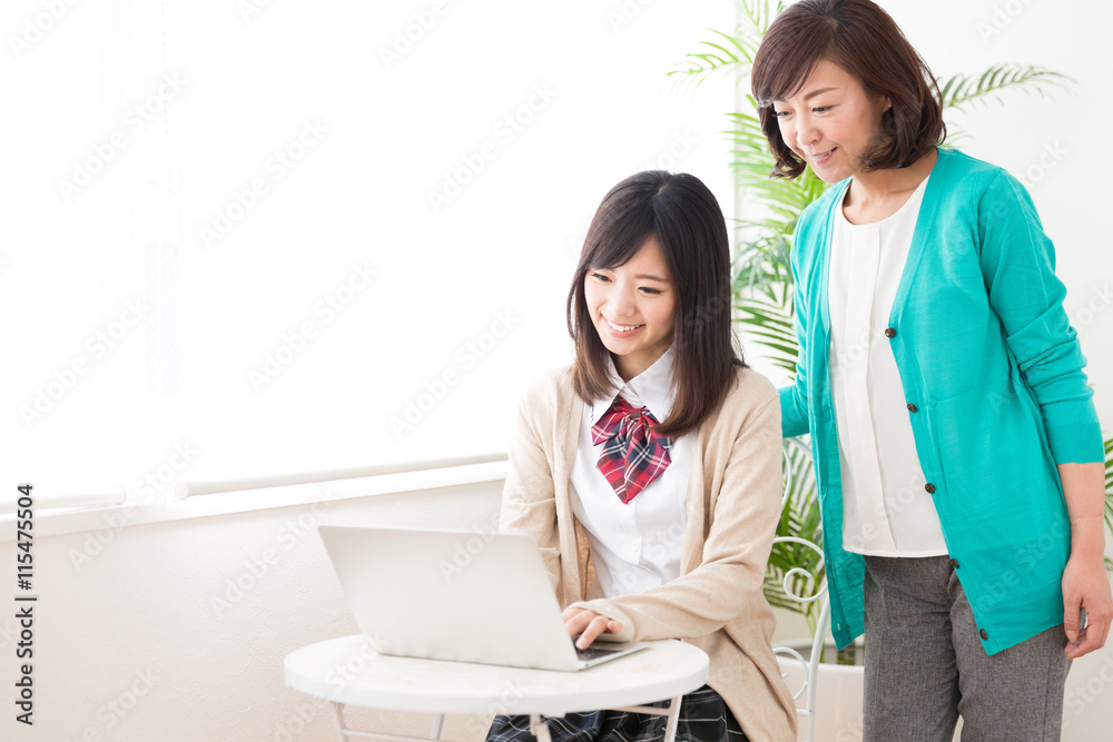 asian family using laptop in the cafe