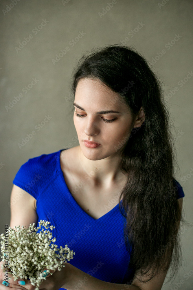 portrait of youn woman with long hair and flowers