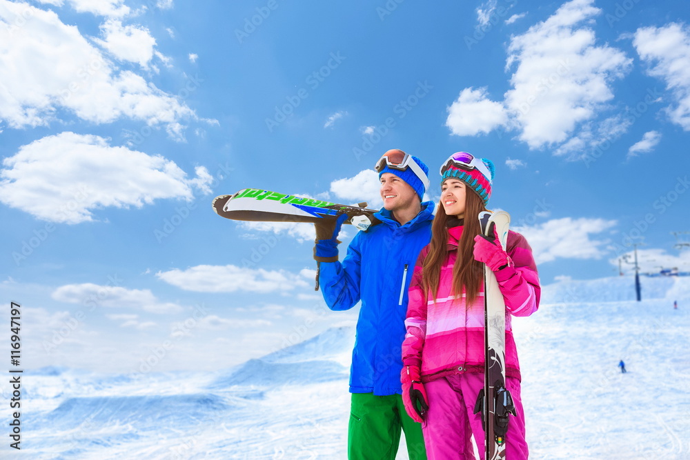 与滑雪板搭配