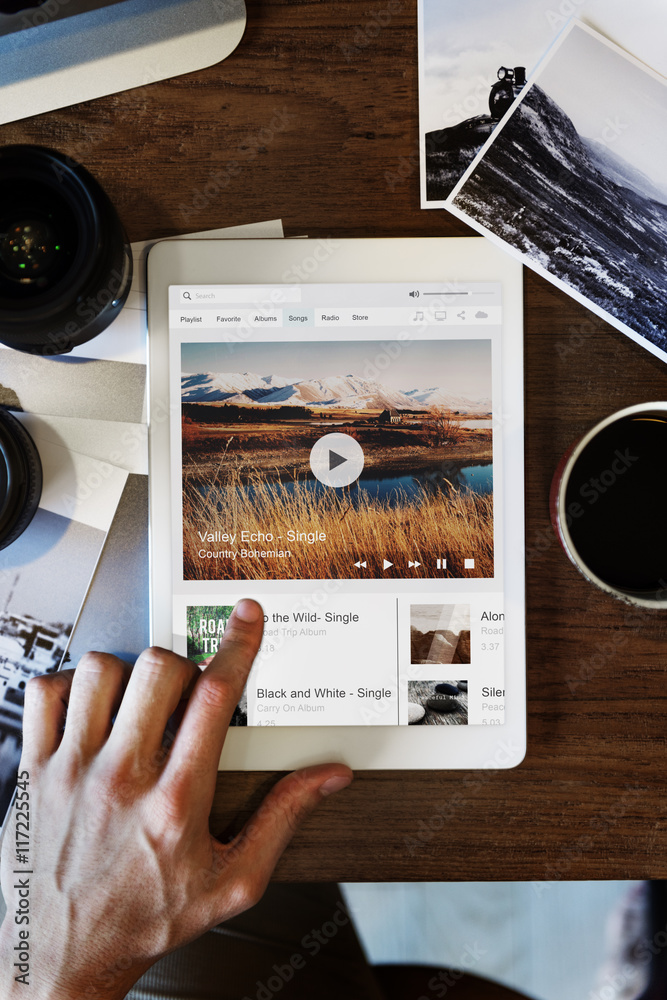 音乐流媒体聆听数字平板电脑技术公司