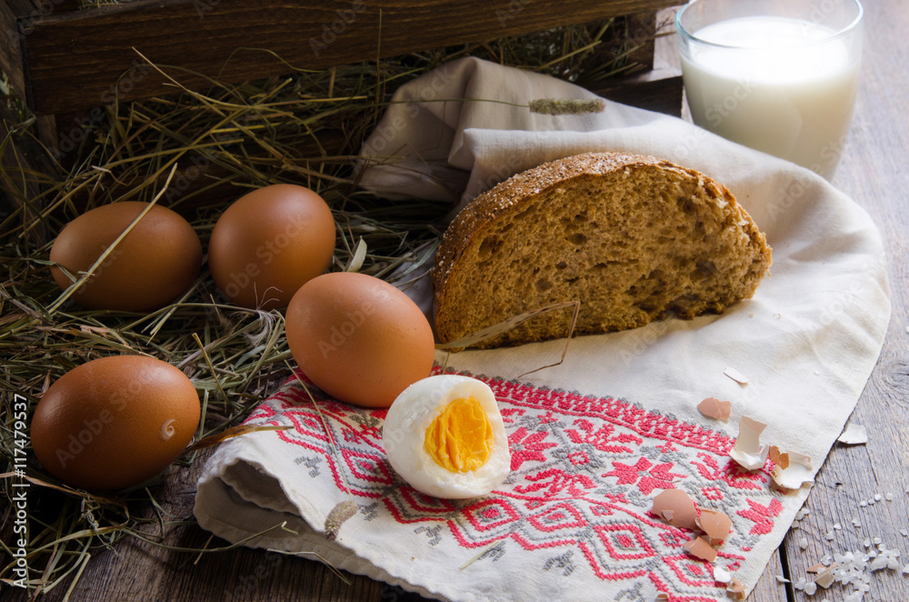 Rural breakfast. Vintage eggs on nest of straw background. Naturmort. Still life.