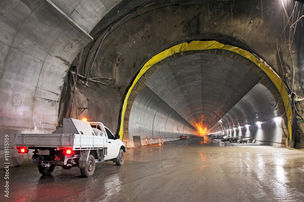 在建混凝土公路隧道