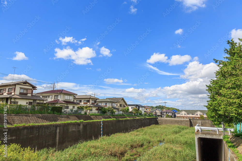 住宅と青空