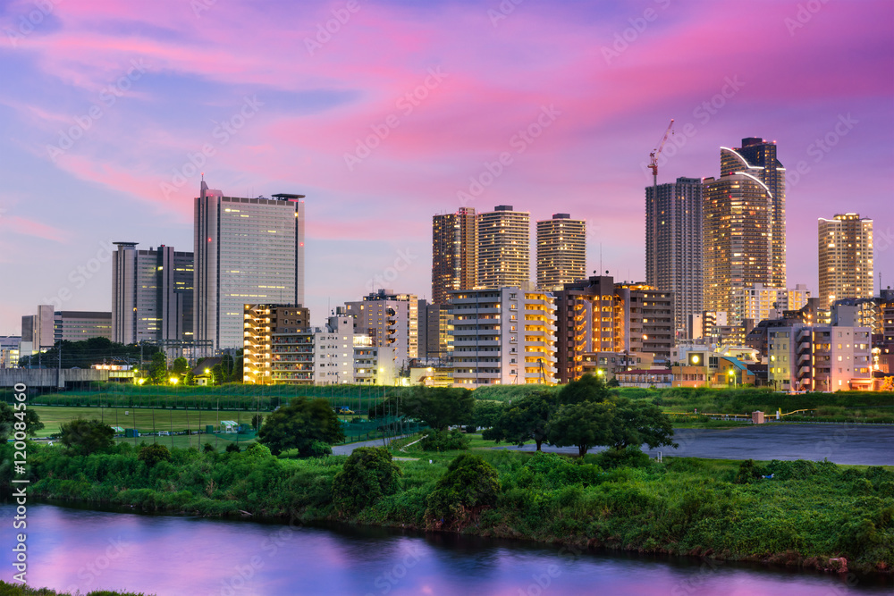 日本川崎市中心天际线。