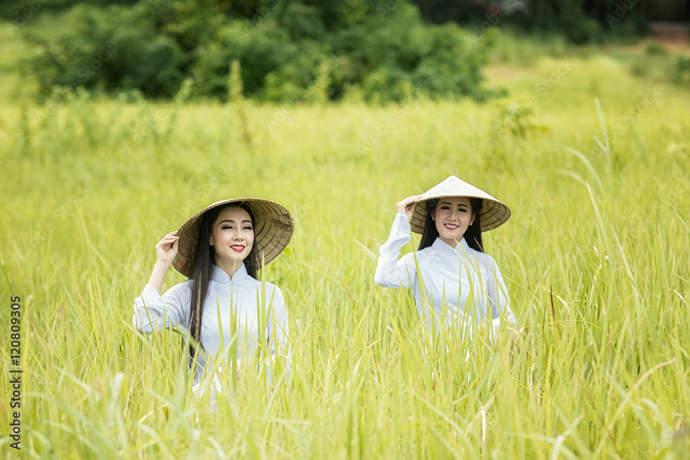 漂亮的年轻越南女人