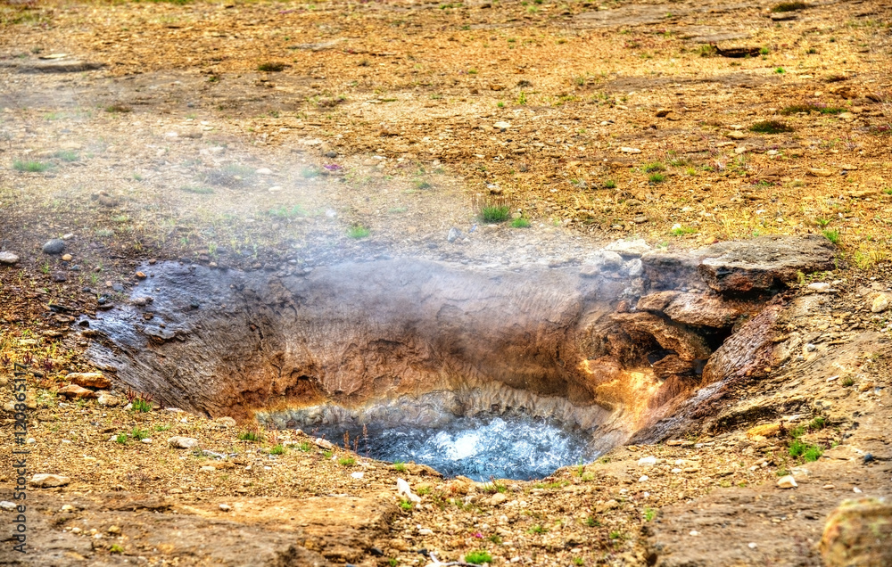 冰岛不断沸腾的Litli Geysir