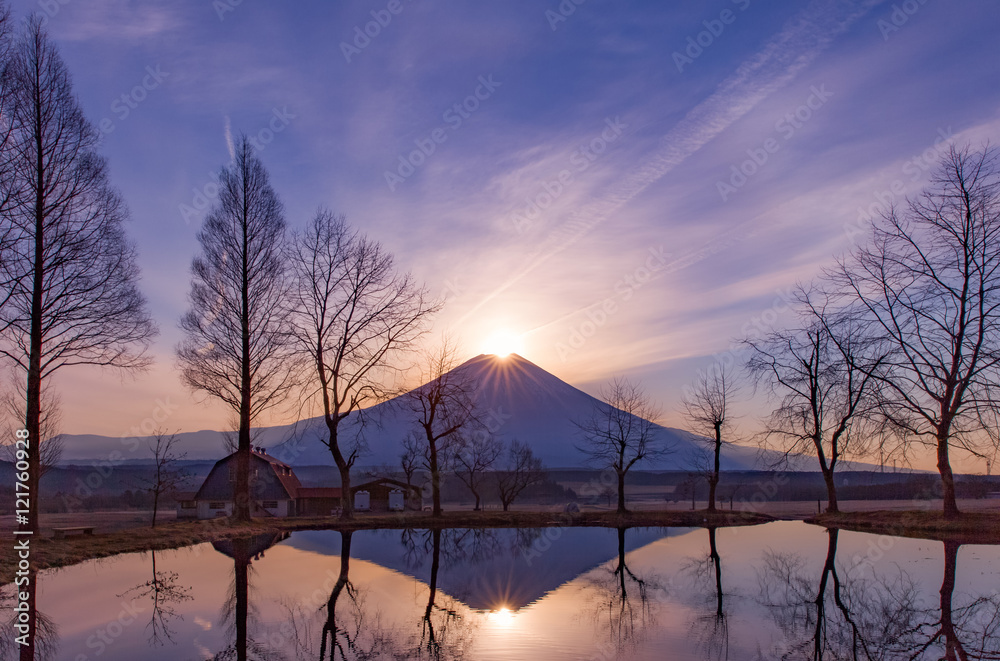 富士戴蒙德，冬天富士山顶的日出