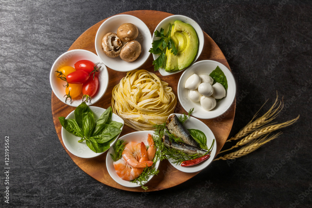 イタリア食材　生パスタ　 Raw pasta and Italian ingredients